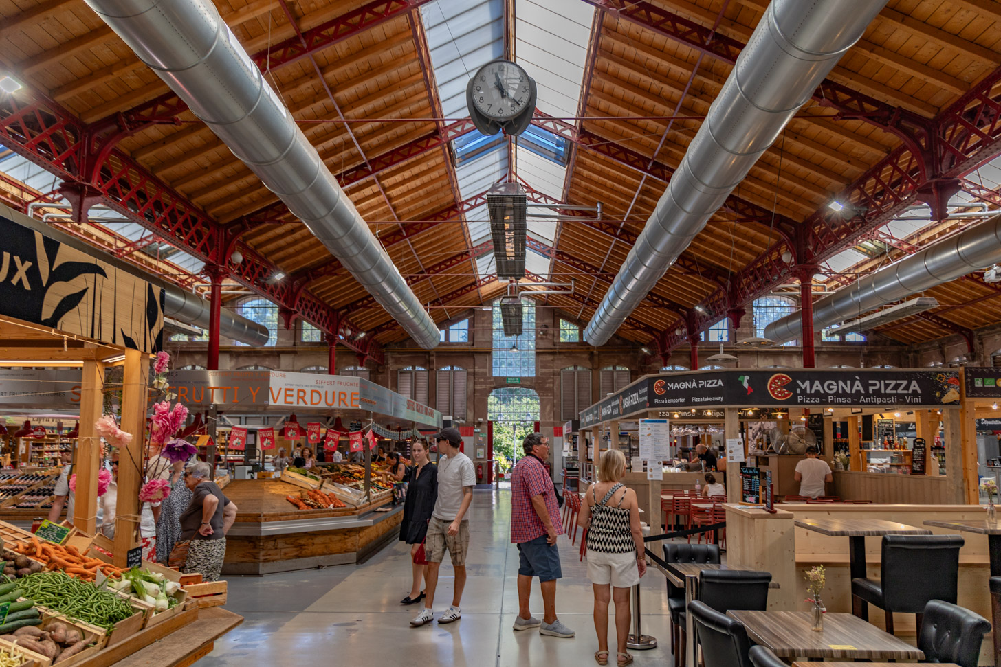 De overdekte markt van Colmar